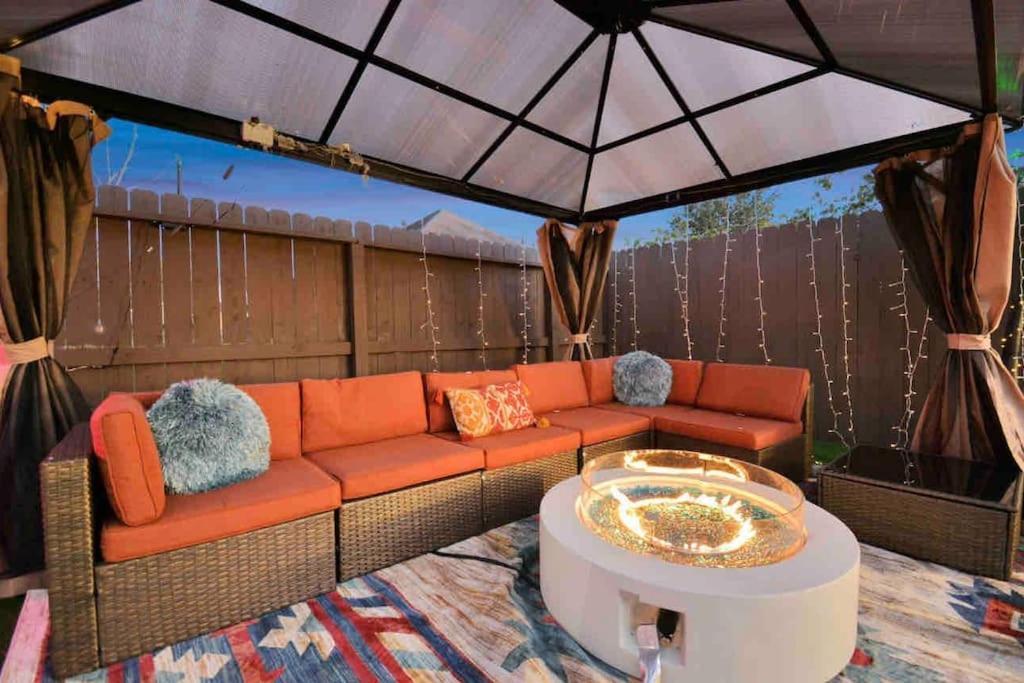 Luxe Downtown Retreat•Hot Tub • Fire Pit. Sleeps16 Villa Houston Esterno foto